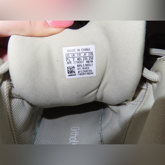 YEEZY 500’s in stone - Picture 5 of 9